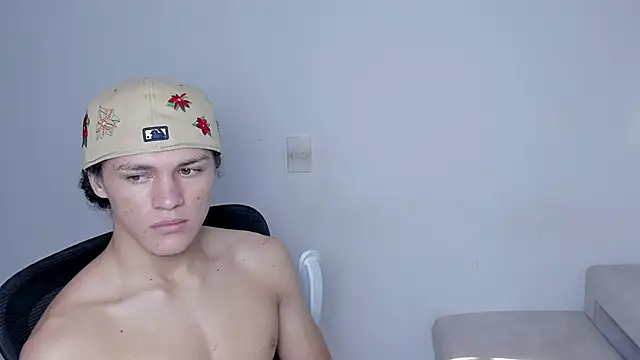 laurent nova online show from December 15, 2025, 6:03 pm