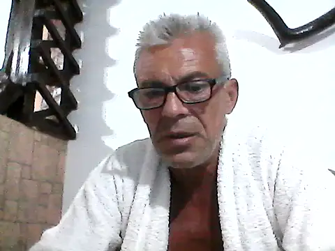 Picolo4111 online show from September 22, 2025, 7:42 pm