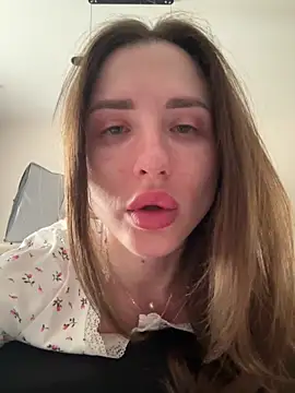 Snapshot of Jullia_Carter chatting on April 3, 2026, 6:20 am Jullia Carter online show from April 3, 2026, 6:20 am