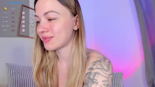 Snapshot of damn_cutie chatting on March 3, 2026, 2:13 pm damn cutie online show from March 3, 2026, 2:13 pm