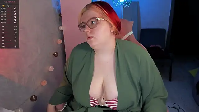 Snapshot of Melissa_Purr chatting on May 3, 2026, 5:49 pm Melissa Purr online show from May 3, 2026, 5:49 pm