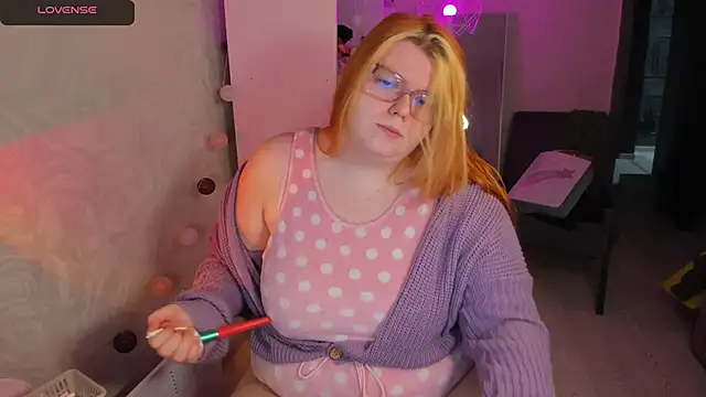 Snapshot of Melissa_Purr chatting on April 22, 2026, 8:04 pm Melissa Purr online show from April 22, 2026, 8:04 pm