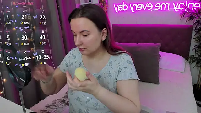 FeralPeach online show from February 2, 2025, 6:04 am
