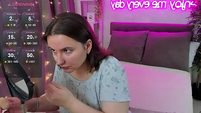 Snapshot of FeralPeach chatting on November 23, 2025, 6:12 am FeralPeach online show from November 23, 2025, 6:12 am