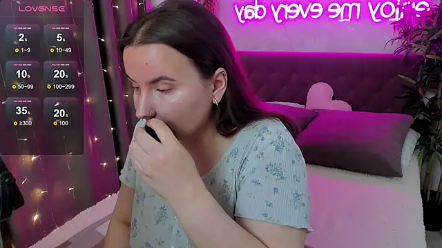 FeralPeach online show from June 1, 2026, 5:40 am