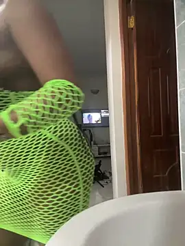 Rose berry online show from October 19, 2025, 6:16 am