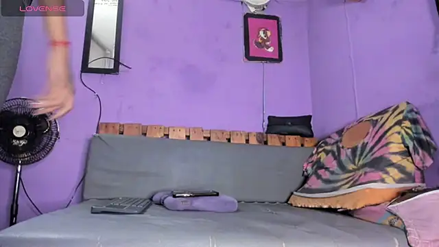 sexy-Bunny online show from March 4, 2026, 9:44 pm