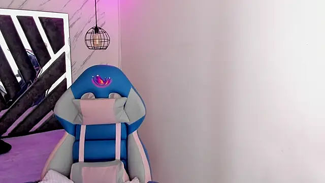 Snapshot of Queen_perla_ chatting on October 29, 2025, 12:37 pm Queen perla online show from October 29, 2025, 12:37 pm