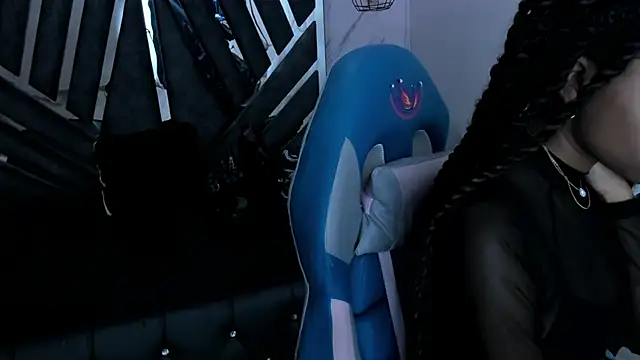 Snapshot of Queen_perla_ chatting on October 24, 2025, 6:18 pm Queen perla online show from October 24, 2025, 6:18 pm