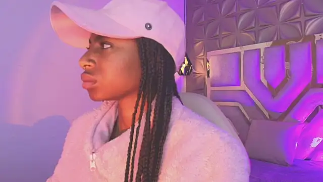 Queen perla  online show from March 20, 2026, 12:06 pm