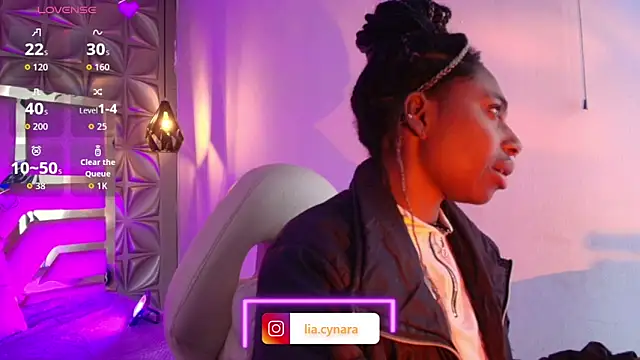 Snapshot of Queen_perla_ chatting on February 18, 2026, 12:01 pm Queen perla online show from February 18, 2026, 12:01 pm