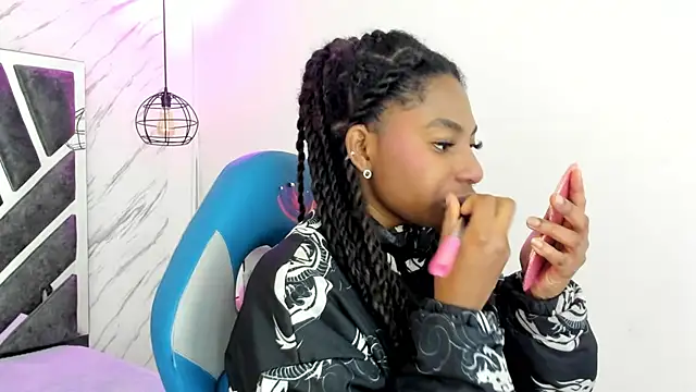 Snapshot of Queen_perla_ chatting on November 7, 2025, 11:48 am Queen perla online show from November 7, 2025, 11:48 am