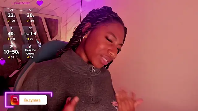 Snapshot of Queen_perla_ chatting on October 13, 2025, 12:07 pm Queen perla online show from October 13, 2025, 12:07 pm