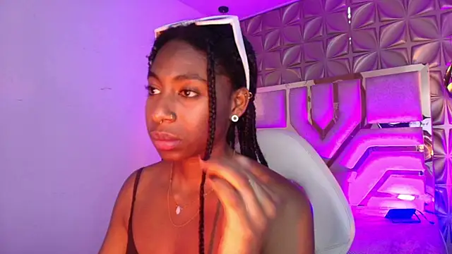 Snapshot of Queen_perla_ chatting on March 1, 2026, 6:30 pm Queen perla online show from March 1, 2026, 6:30 pm