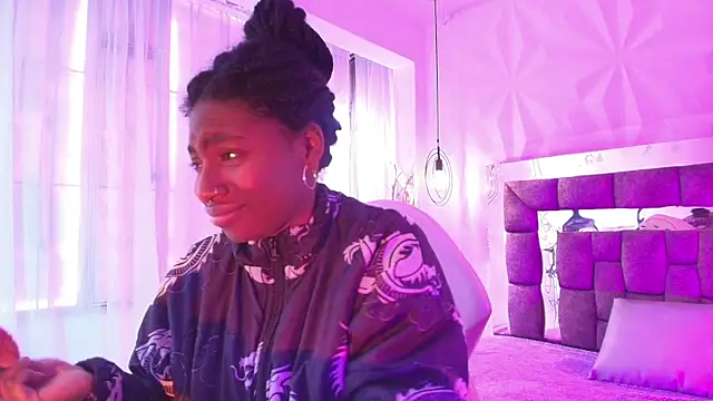 Snapshot of Queen_perla_ chatting on July 6, 2026, 8:00 pm Queen perla online show from July 6, 2026, 8:00 pm