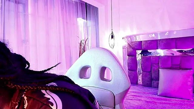 Snapshot of Queen_perla_ chatting on July 15, 2026, 1:40 pm Queen perla online show from July 15, 2026, 1:40 pm