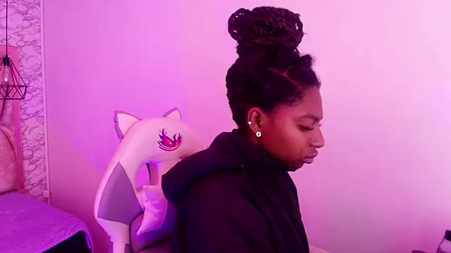 Snapshot of Queen_perla_ chatting on November 20, 2025, 12:28 pm Queen perla online show from November 20, 2025, 12:28 pm