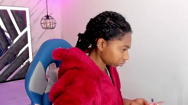 Snapshot of Queen_perla_ chatting on November 13, 2025, 12:09 pm Queen perla online show from November 13, 2025, 12:09 pm