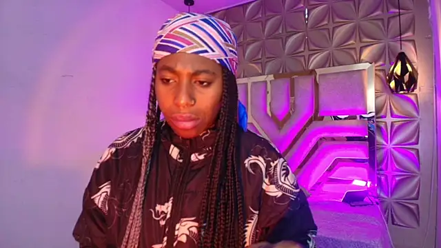 Snapshot of Queen_perla_ chatting on February 20, 2026, 12:07 pm Queen perla online show from February 20, 2026, 12:07 pm