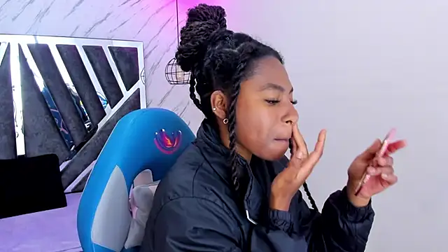 Snapshot of Queen_perla_ chatting on November 8, 2025, 12:09 pm Queen perla online show from November 8, 2025, 12:09 pm