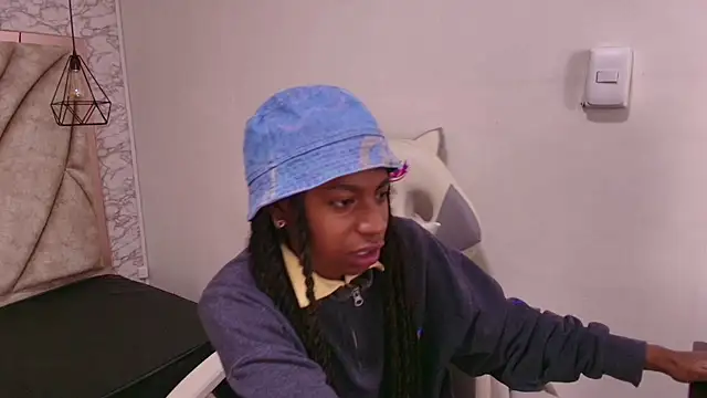 Snapshot of Queen_perla_ chatting on December 4, 2025, 11:20 am Queen perla online show from December 4, 2025, 11:20 am