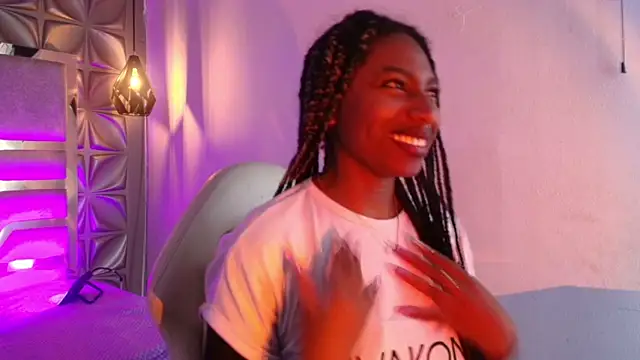 Snapshot of Queen_perla_ chatting on February 4, 2026, 6:47 pm Queen perla online show from February 4, 2026, 6:47 pm