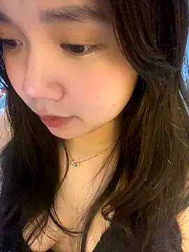 Snapshot of Hotellinh12 chatting on November 7, 2025, 3:27 pm Hotellinh12 online show from November 7, 2025, 3:27 pm