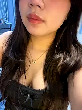 Snapshot of Hotellinh12 chatting on October 13, 2025, 3:24 pm Hotellinh12 online show from October 13, 2025, 3:24 pm