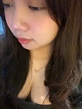 Snapshot of Hotellinh12 chatting on October 7, 2025, 2:18 pm Hotellinh12 online show from October 7, 2025, 2:18 pm