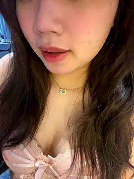 Snapshot of Hotellinh12 chatting on November 2, 2025, 4:56 pm Hotellinh12 online show from November 2, 2025, 4:56 pm