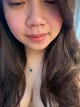 Snapshot of Hotellinh12 chatting on March 9, 2026, 5:22 am Hotellinh12 online show from March 9, 2026, 5:22 am