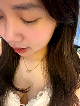 Snapshot of Hotellinh12 chatting on October 27, 2025, 4:52 pm Hotellinh12 online show from October 27, 2025, 4:52 pm