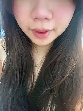 Snapshot of Hotellinh12 chatting on November 19, 2025, 6:57 am Hotellinh12 online show from November 19, 2025, 6:57 am