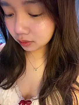 Snapshot of Hotellinh12 chatting on October 12, 2025, 5:14 pm Hotellinh12 online show from October 12, 2025, 5:14 pm