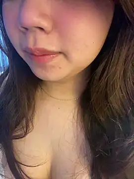 Snapshot of Hotellinh12 chatting on February 12, 2026, 4:07 pm Hotellinh12 online show from February 12, 2026, 4:07 pm