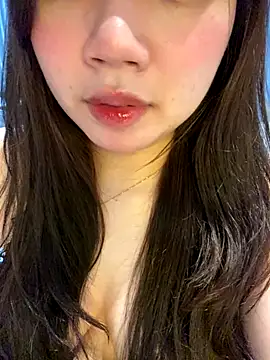 Snapshot of Hotellinh12 chatting on October 29, 2025, 5:01 pm Hotellinh12 online show from October 29, 2025, 5:01 pm