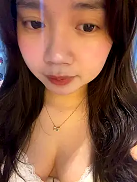 Snapshot of Hotellinh12 chatting on October 11, 2025, 4:30 pm Hotellinh12 online show from October 11, 2025, 4:30 pm