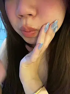 Snapshot of Hotellinh12 chatting on February 3, 2026, 4:34 pm Hotellinh12 online show from February 3, 2026, 4:34 pm