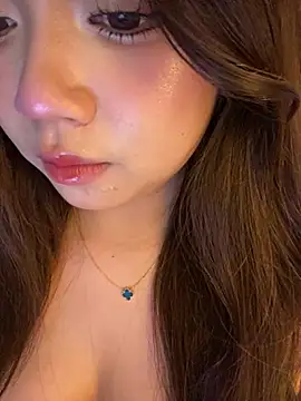 Snapshot of Hotellinh12 chatting on March 17, 2026, 4:54 pm Hotellinh12 online show from March 17, 2026, 4:54 pm