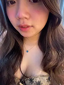 Snapshot of Hotellinh12 chatting on March 10, 2026, 7:01 am Hotellinh12 online show from March 10, 2026, 7:01 am