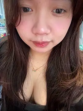 Snapshot of Hotellinh12 chatting on October 8, 2025, 6:48 am Hotellinh12 online show from October 8, 2025, 6:48 am