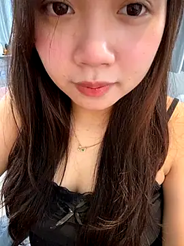 Snapshot of Hotellinh12 chatting on October 20, 2025, 7:53 am Hotellinh12 online show from October 20, 2025, 7:53 am