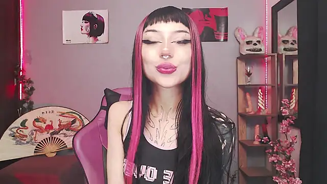 Snapshot of catipetite chatting on November 4, 2025, 5:55 am catipetite online show from November 4, 2025, 5:55 am