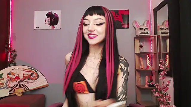 Snapshot of catipetite chatting on November 6, 2025, 7:01 am catipetite online show from November 6, 2025, 7:01 am