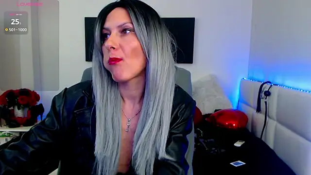 Snapshot of EvelynQueenn chatting on February 27, 2025, 9:50 am EvelynQueenn online show from February 27, 2025, 9:50 am
