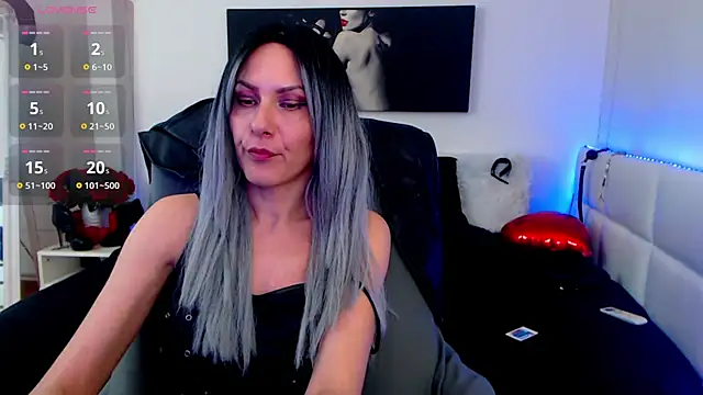 Snapshot of EvelynQueenn chatting on March 19, 2025, 10:55 am EvelynQueenn online show from March 19, 2025, 10:55 am