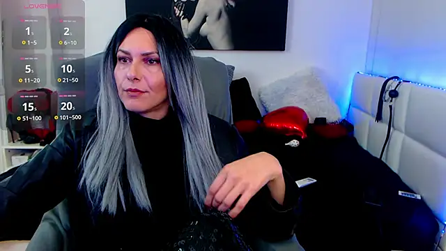 Snapshot of EvelynQueenn chatting on February 15, 2025, 9:49 am EvelynQueenn online show from February 15, 2025, 9:49 am