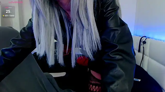 Snapshot of EvelynQueenn chatting on February 18, 2025, 7:10 am EvelynQueenn online show from February 18, 2025, 7:10 am