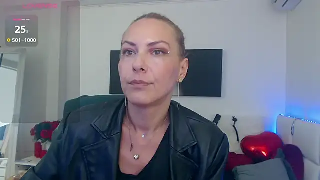 Snapshot of EvelynQueenn chatting on September 13, 2025, 4:12 am EvelynQueenn online show from September 13, 2025, 4:12 am