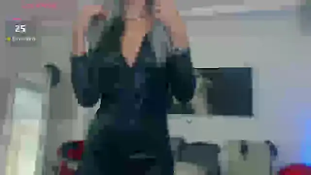 Snapshot of EvelynQueenn chatting on September 23, 2025, 7:59 am EvelynQueenn online show from September 23, 2025, 7:59 am